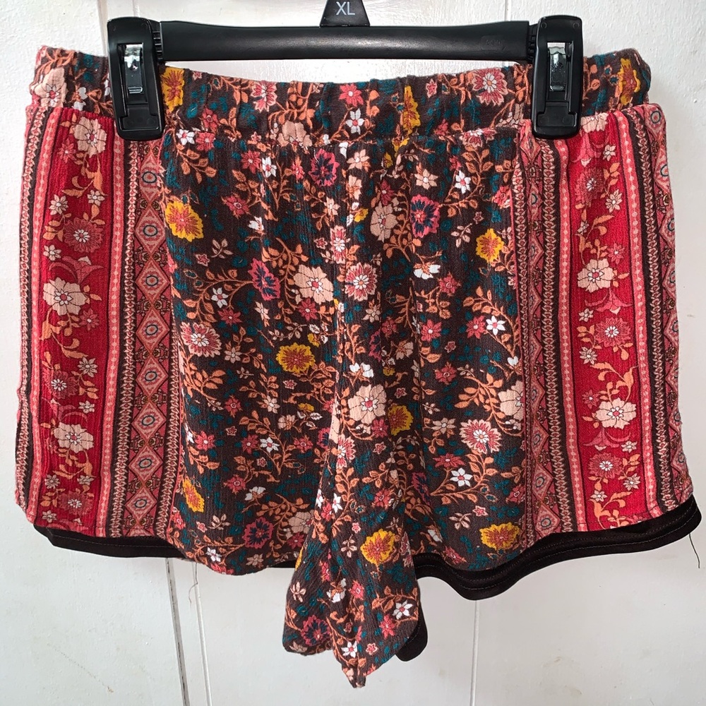 Taylor & Sage Shorts - Picture 2 of 2